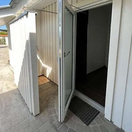 Newly Renovated Summer House 40 M From The Water