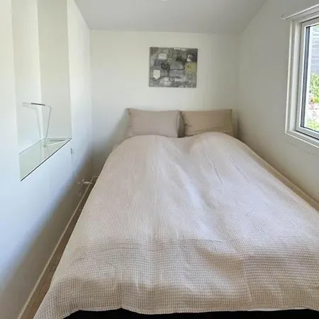 Newly Renovated Summer House 40 M From The Water *